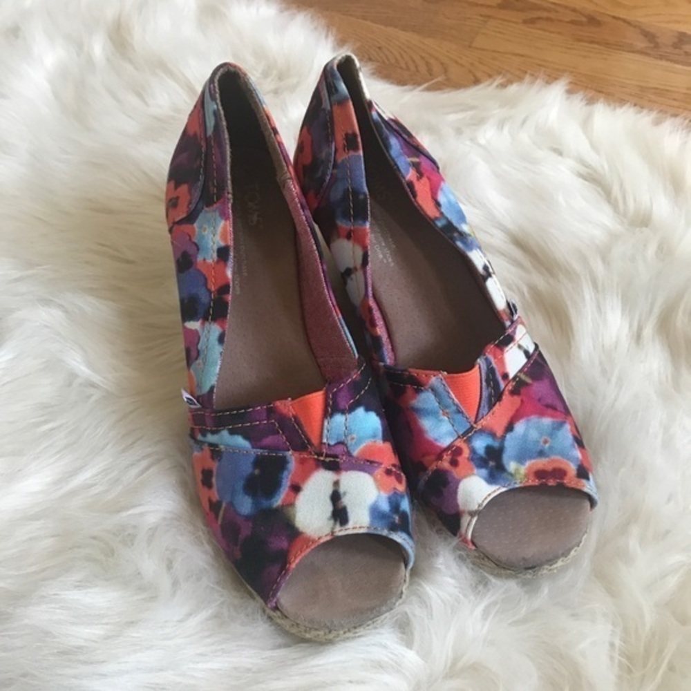 Toms floral bright peep toe espadrille wedge 8